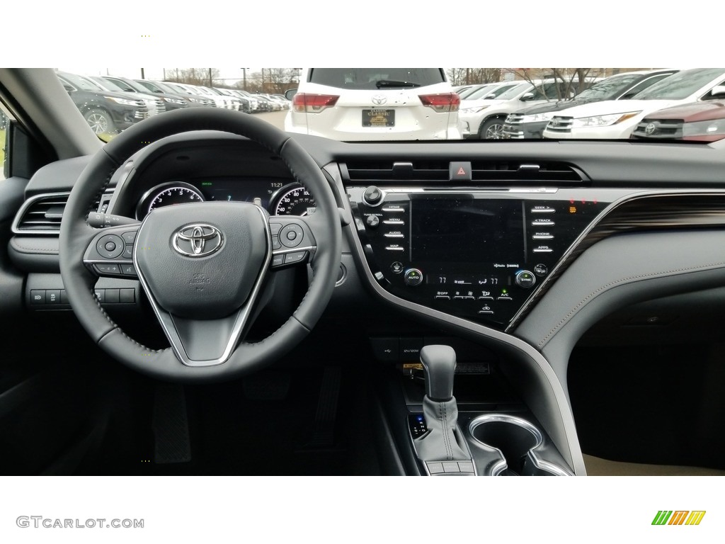 2020 Toyota Camry XLE Black Dashboard Photo #136289573