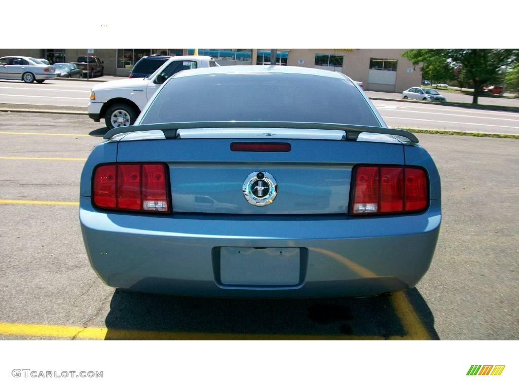 2005 Mustang V6 Deluxe Coupe - Windveil Blue Metallic / Medium Parchment photo #5
