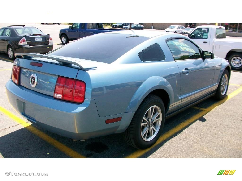 2005 Mustang V6 Deluxe Coupe - Windveil Blue Metallic / Medium Parchment photo #6