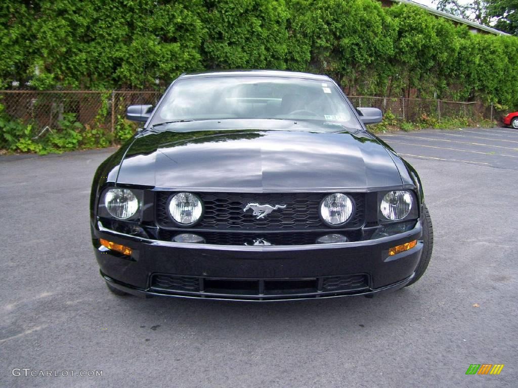 2006 Mustang GT Premium Coupe - Black / Dark Charcoal photo #2