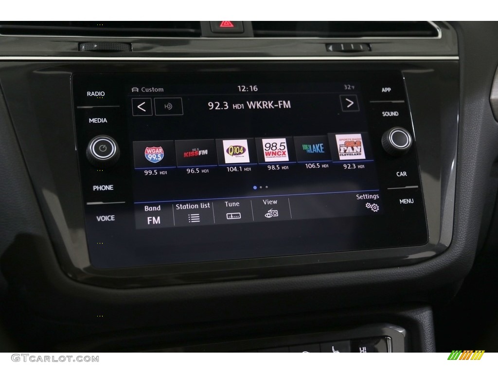 2019 Volkswagen Tiguan SE 4MOTION Controls Photo #136297223