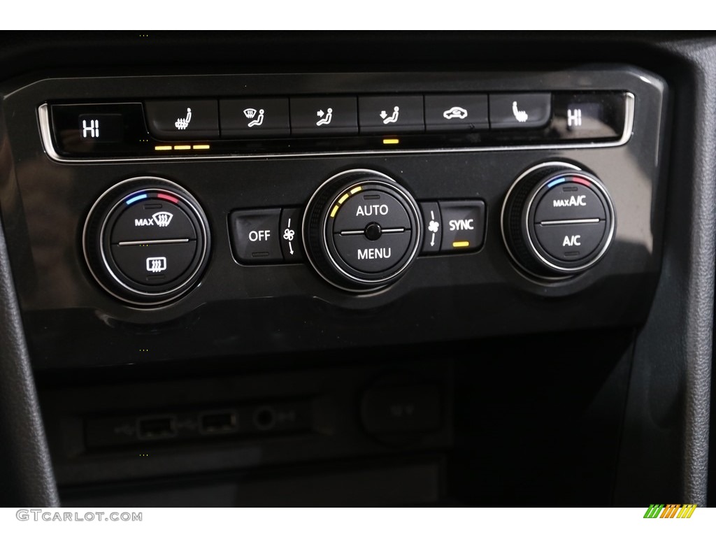 2019 Volkswagen Tiguan SE 4MOTION Controls Photo #136297316