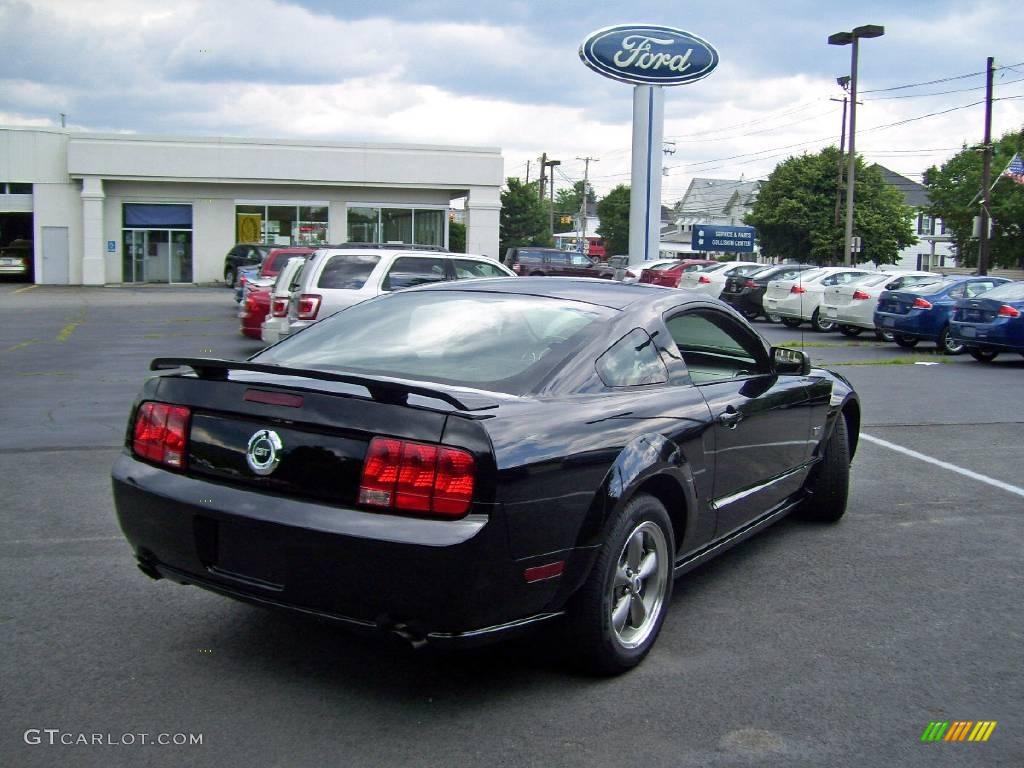 2006 Mustang GT Premium Coupe - Black / Dark Charcoal photo #5