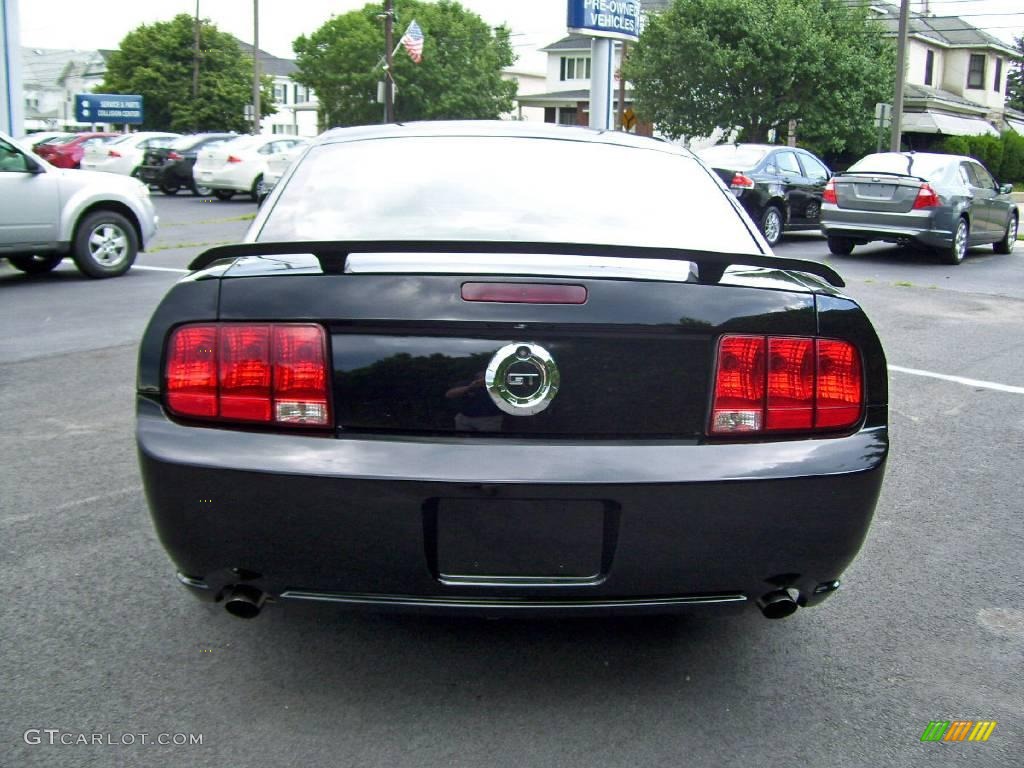 2006 Mustang GT Premium Coupe - Black / Dark Charcoal photo #6