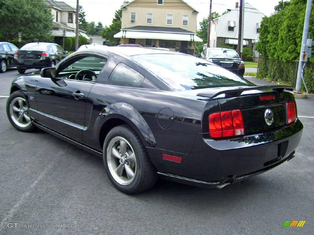 2006 Mustang GT Premium Coupe - Black / Dark Charcoal photo #7