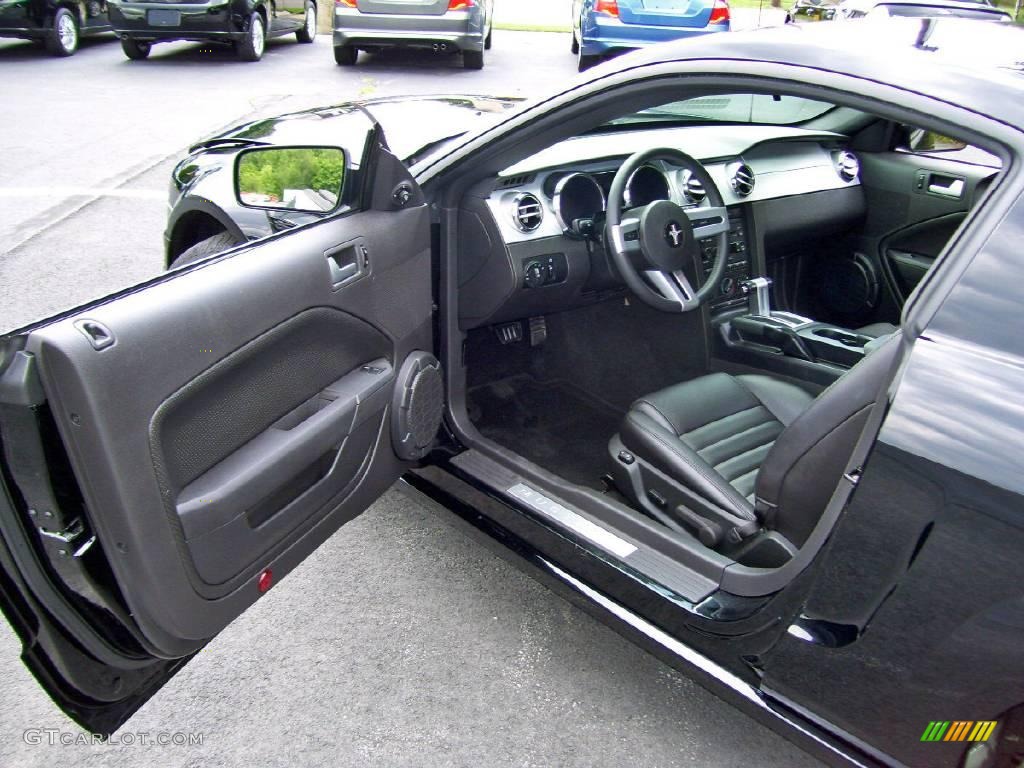 2006 Mustang GT Premium Coupe - Black / Dark Charcoal photo #11