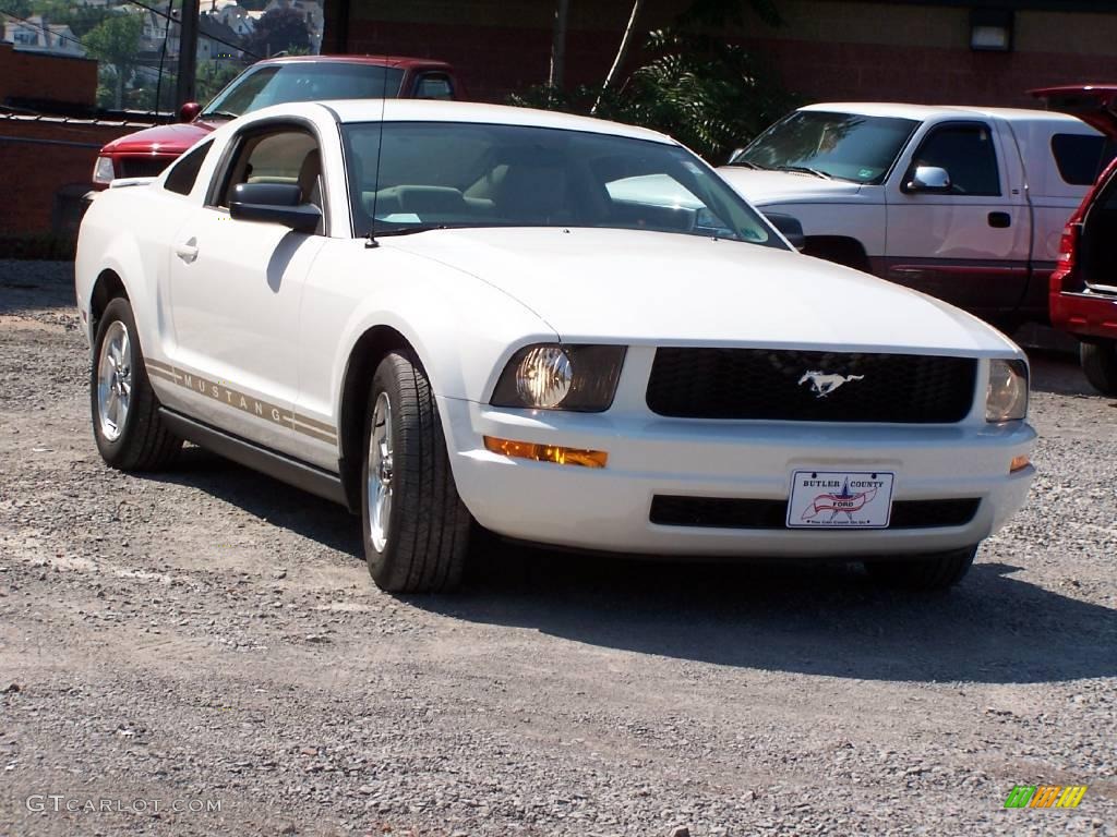 2007 Mustang V6 Deluxe Coupe - Performance White / Medium Parchment photo #4