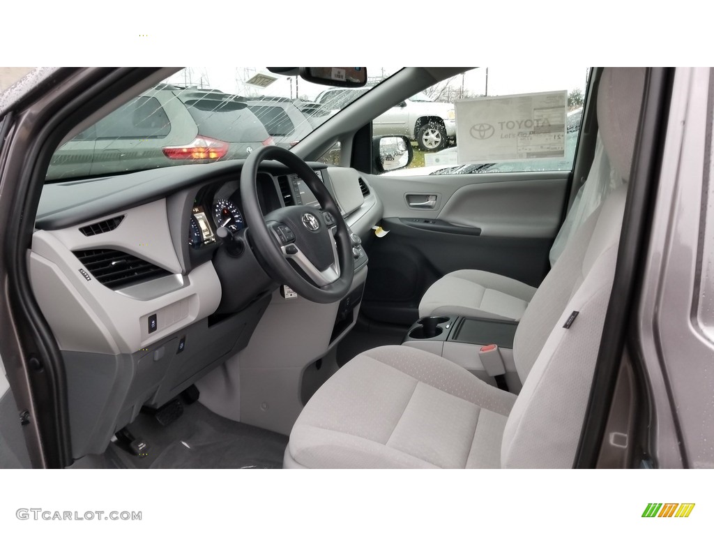 Ash Interior 2020 Toyota Sienna LE Photo #136300130