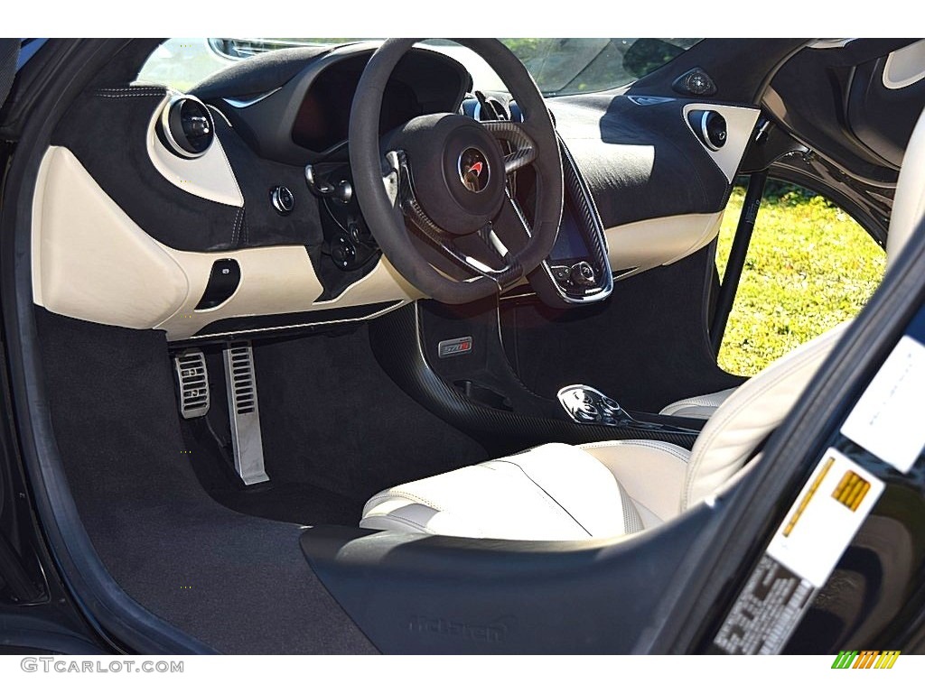 2018 McLaren 570S Spider Almond White/Carbon Black Dashboard Photo #136304502
