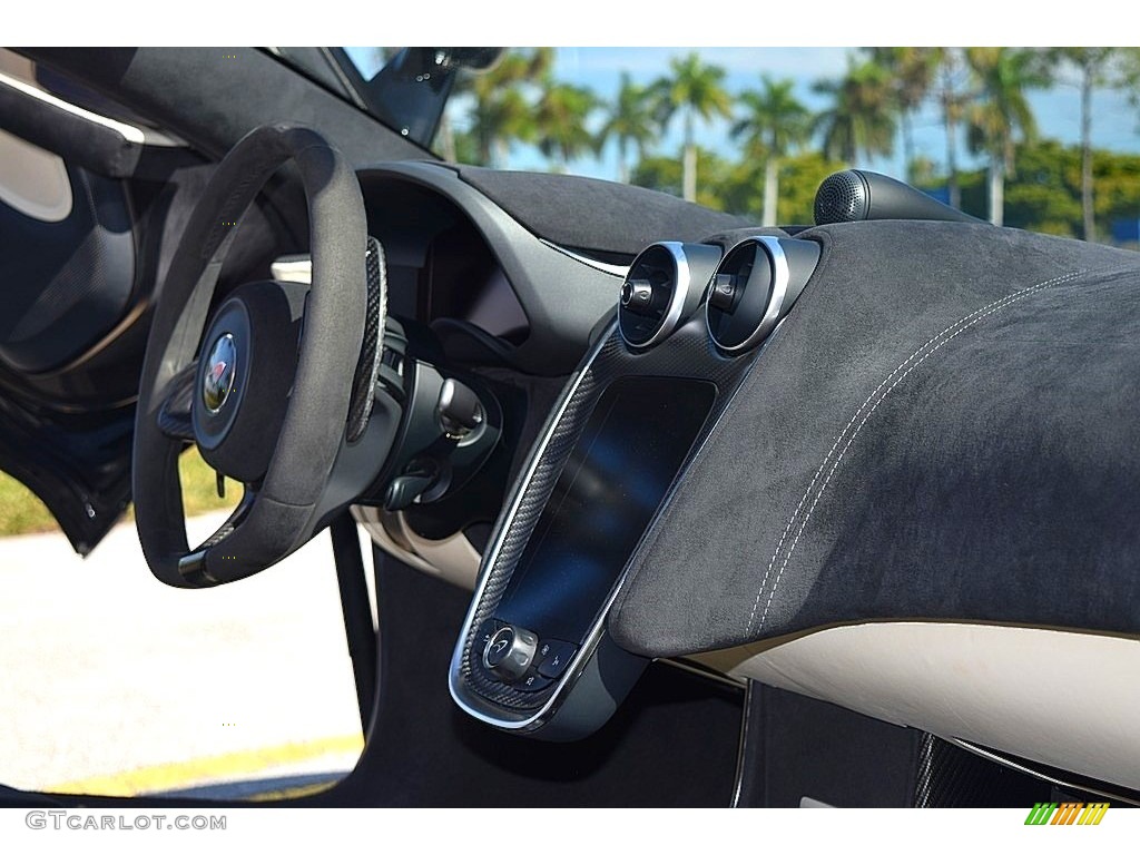2018 McLaren 570S Spider Almond White/Carbon Black Dashboard Photo #136304616