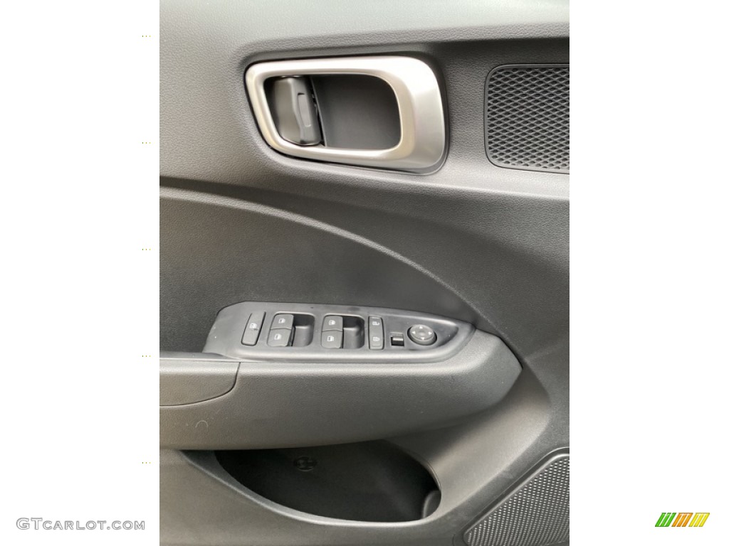 2020 Hyundai Venue SE Controls Photo #136305666