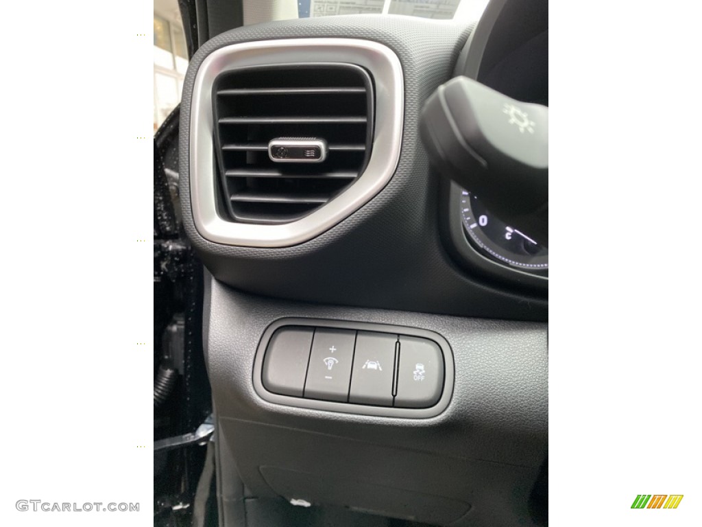 2020 Hyundai Venue SE Controls Photo #136305690
