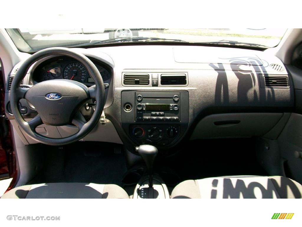 2007 Focus ZX4 SE Sedan - Dark Toreador Red Metallic / Charcoal/Light Flint photo #9