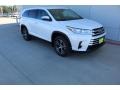 2019 Blizzard Pearl White Toyota Highlander LE  photo #2