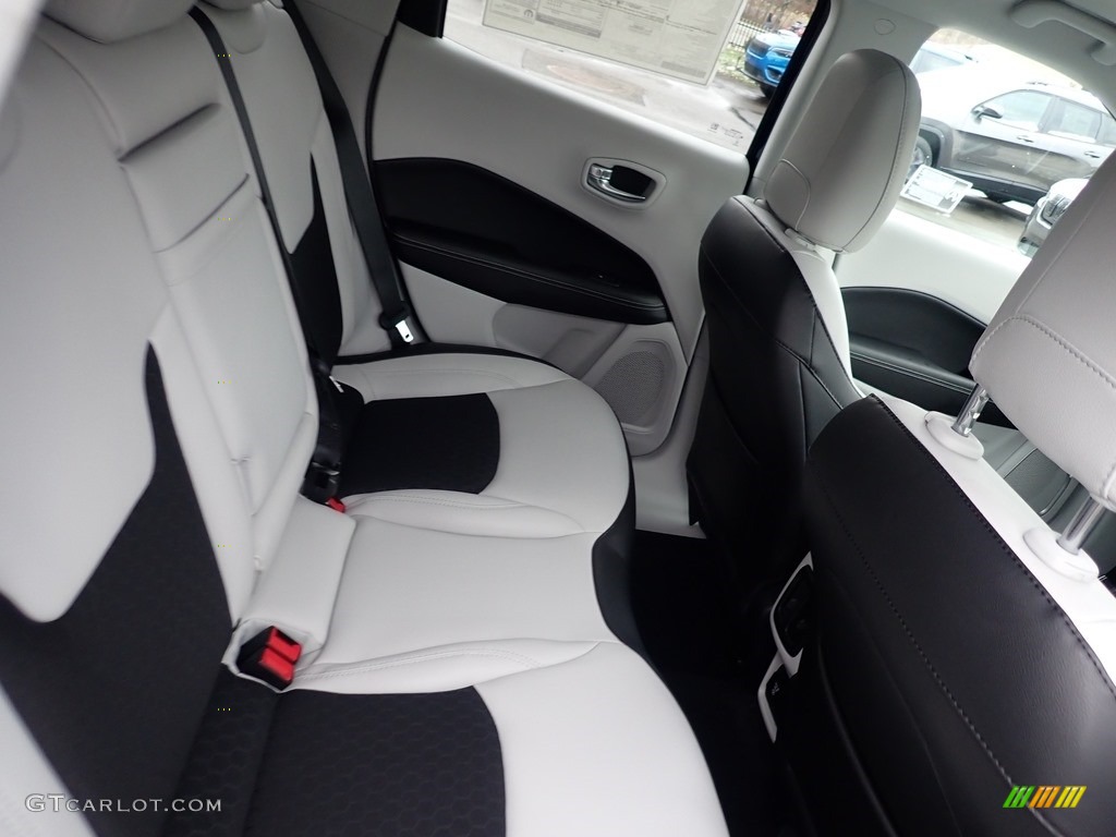 2020 Compass Latitude 4x4 - Jazz Blue Pearl / Ski Gray/Black photo #12