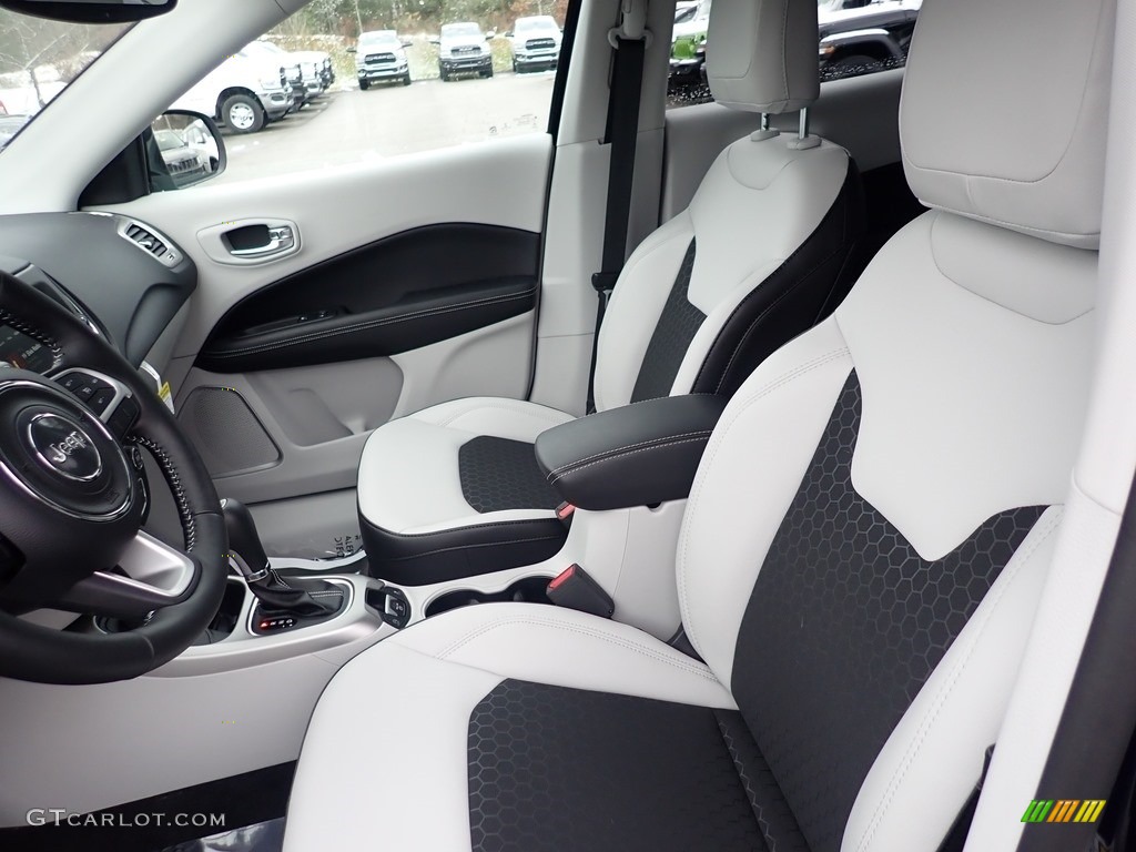 2020 Compass Latitude 4x4 - Jazz Blue Pearl / Ski Gray/Black photo #13