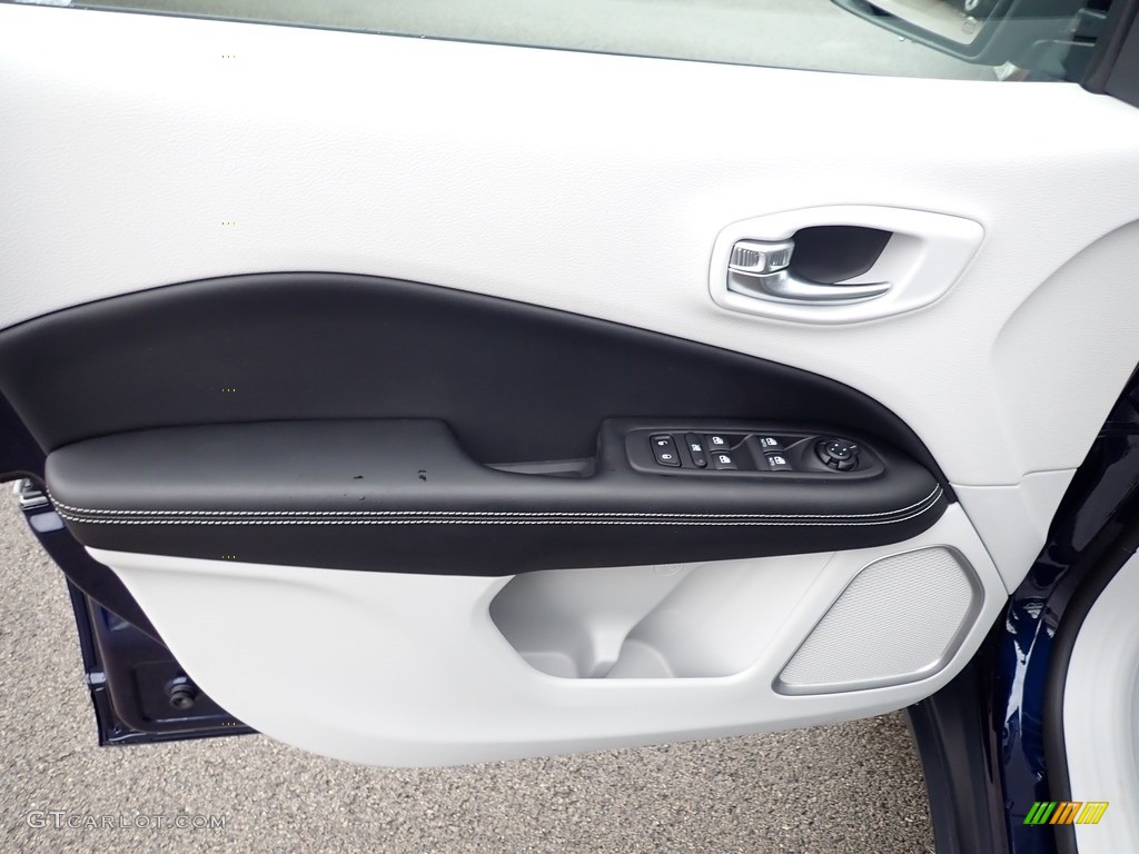 2020 Compass Latitude 4x4 - Jazz Blue Pearl / Ski Gray/Black photo #14