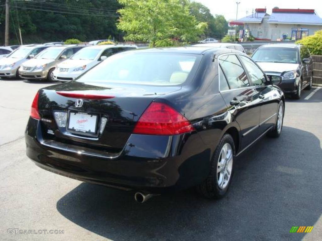 2006 Accord SE Sedan - Nighthawk Black Pearl / Ivory photo #4