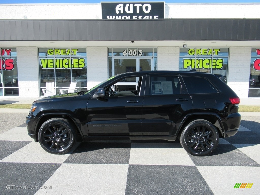 2019 Grand Cherokee Altitude - Diamond Black Crystal Pearl / Black photo #1