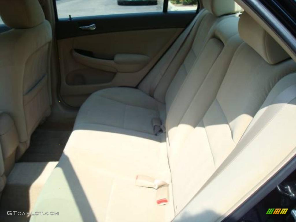 2006 Accord SE Sedan - Nighthawk Black Pearl / Ivory photo #9