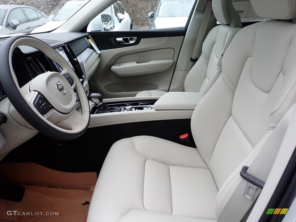 2020 Volvo XC60 T6 AWD Momentum Front Seat Photo #136339082