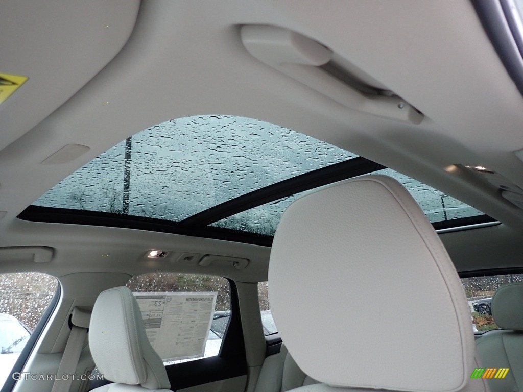 2020 Volvo XC60 T6 AWD Momentum Sunroof Photo #136339160