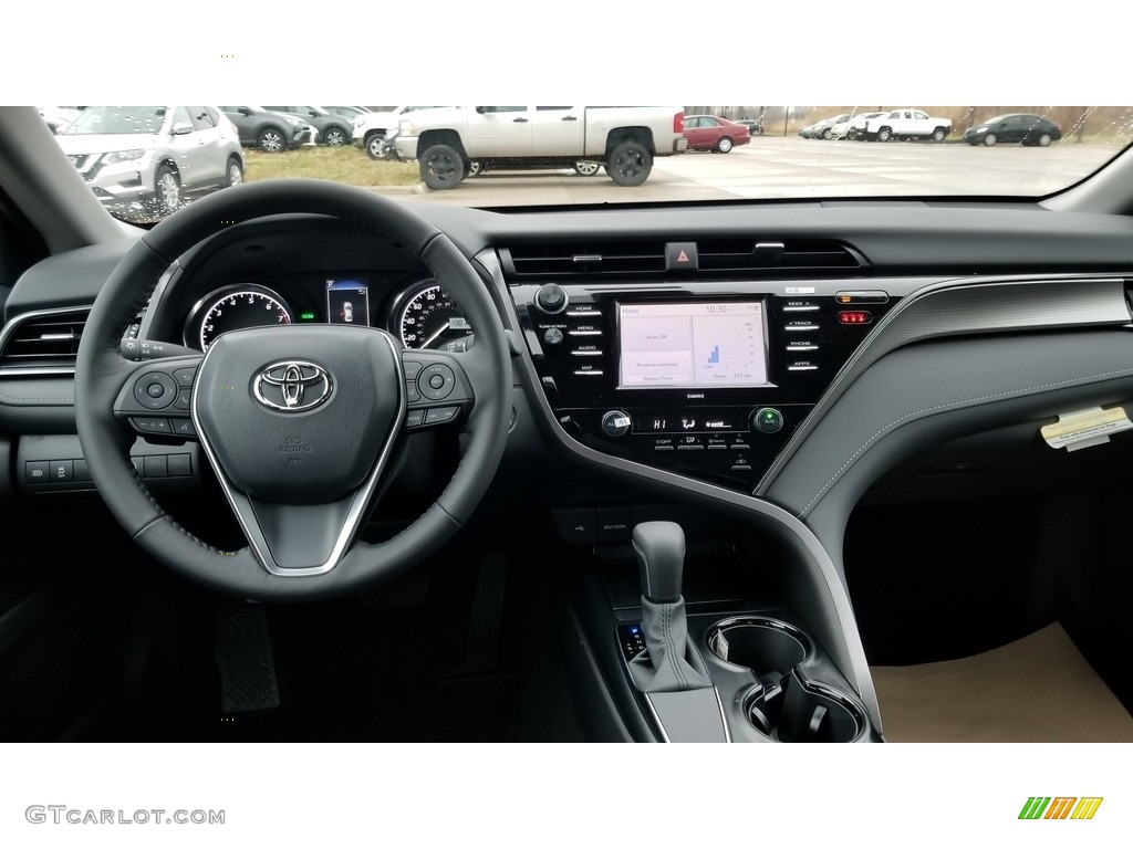 2020 Toyota Camry SE Black Dashboard Photo #136346333