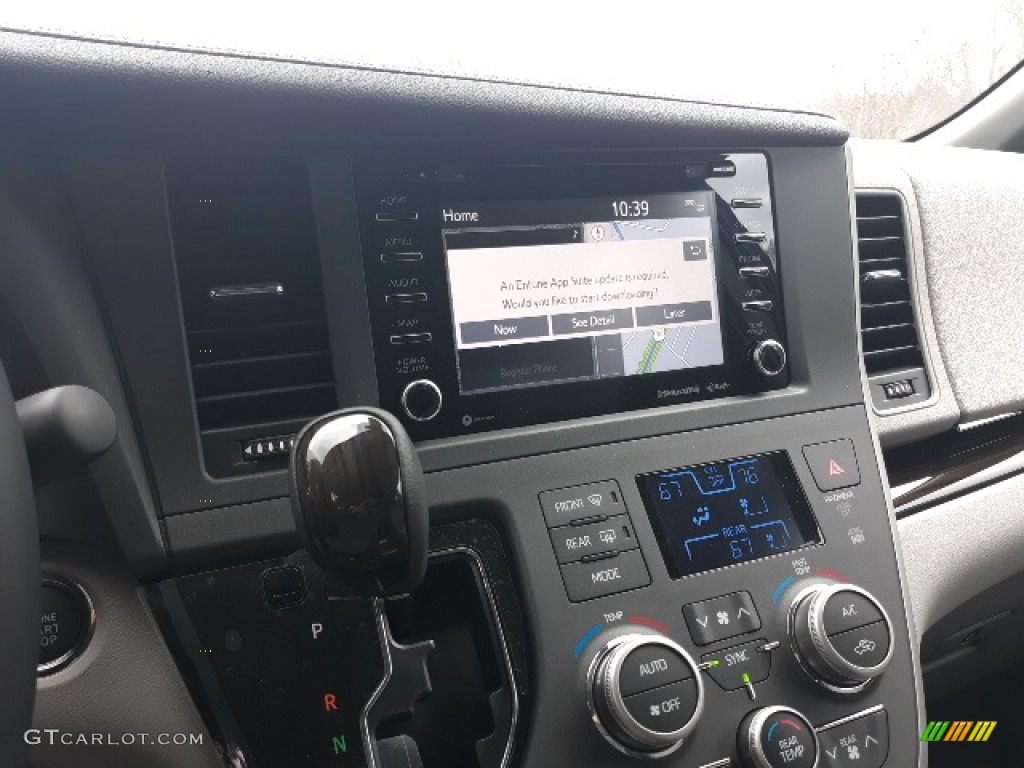 2020 Toyota Sienna XLE Controls Photo #136350848