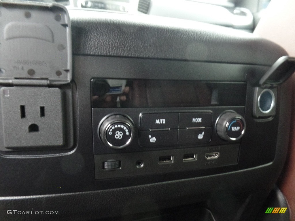 2020 Suburban Premier 4WD - Black / Jet Black/Mahogany photo #24