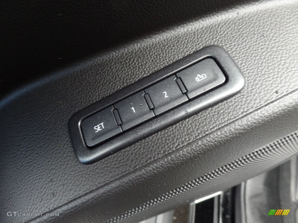 2020 Suburban Premier 4WD - Black / Jet Black/Mahogany photo #28