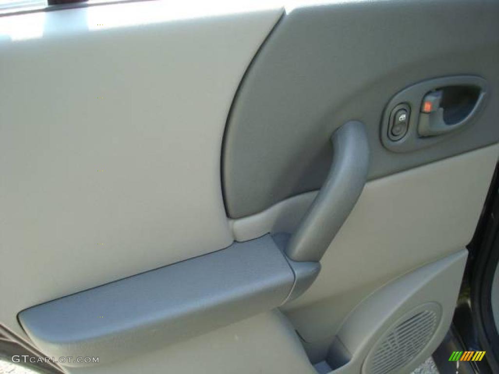 2002 VUE V6 AWD - White / Gray photo #9