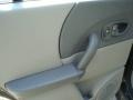2002 White Saturn VUE V6 AWD  photo #9