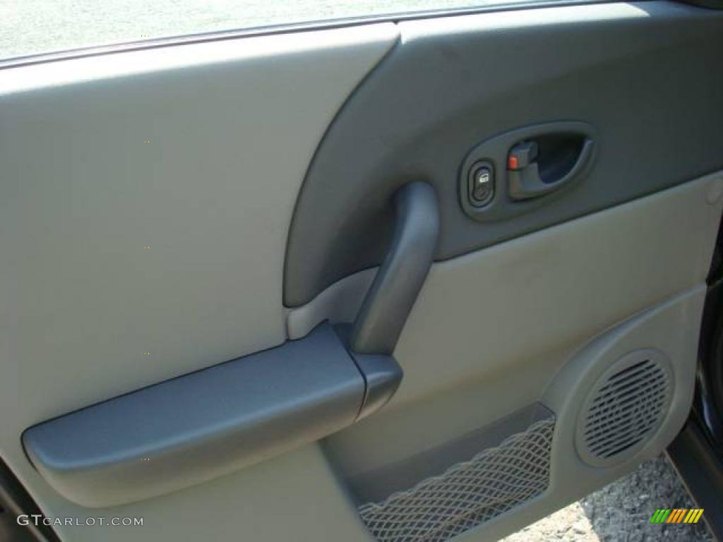 2002 VUE V6 AWD - White / Gray photo #10