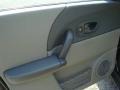 2002 White Saturn VUE V6 AWD  photo #10