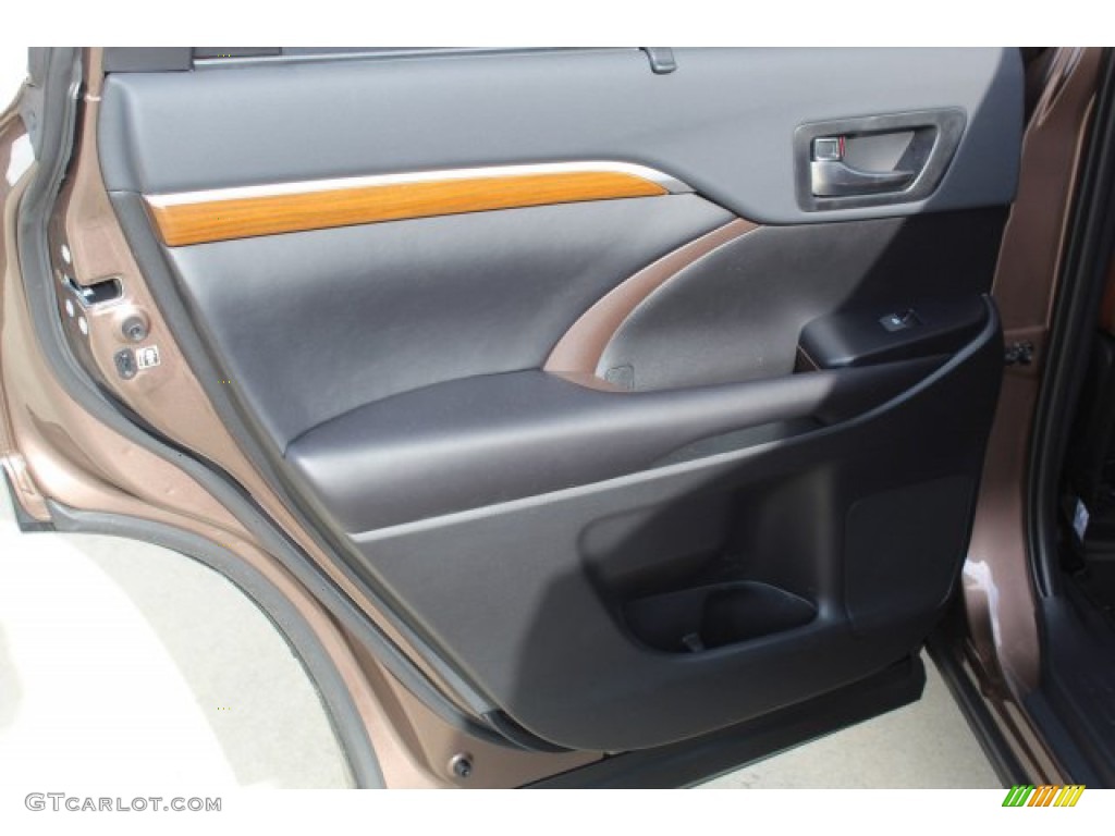 2019 Toyota Highlander Limited Saddle Tan Door Panel Photo #136394799