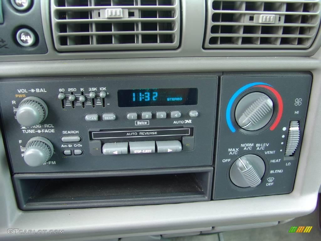 1995 Blazer LT 4x4 - Dove Gray Metallic / Gray photo #34