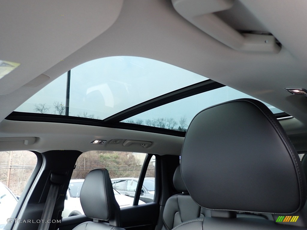 2020 Volvo XC90 T5 AWD Momentum Sunroof Photos