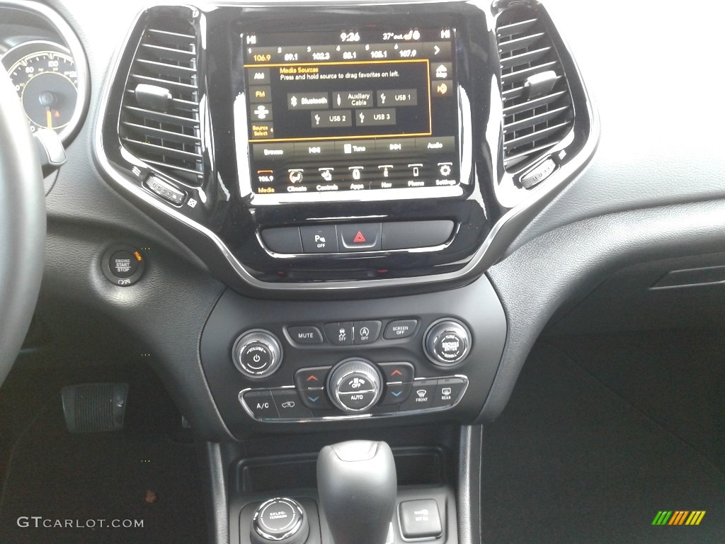 2020 Jeep Cherokee High Altitude 4x4 Controls Photo #136416175