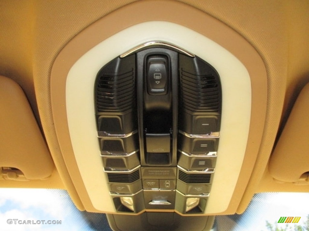 2011 Porsche Cayenne S Controls Photos