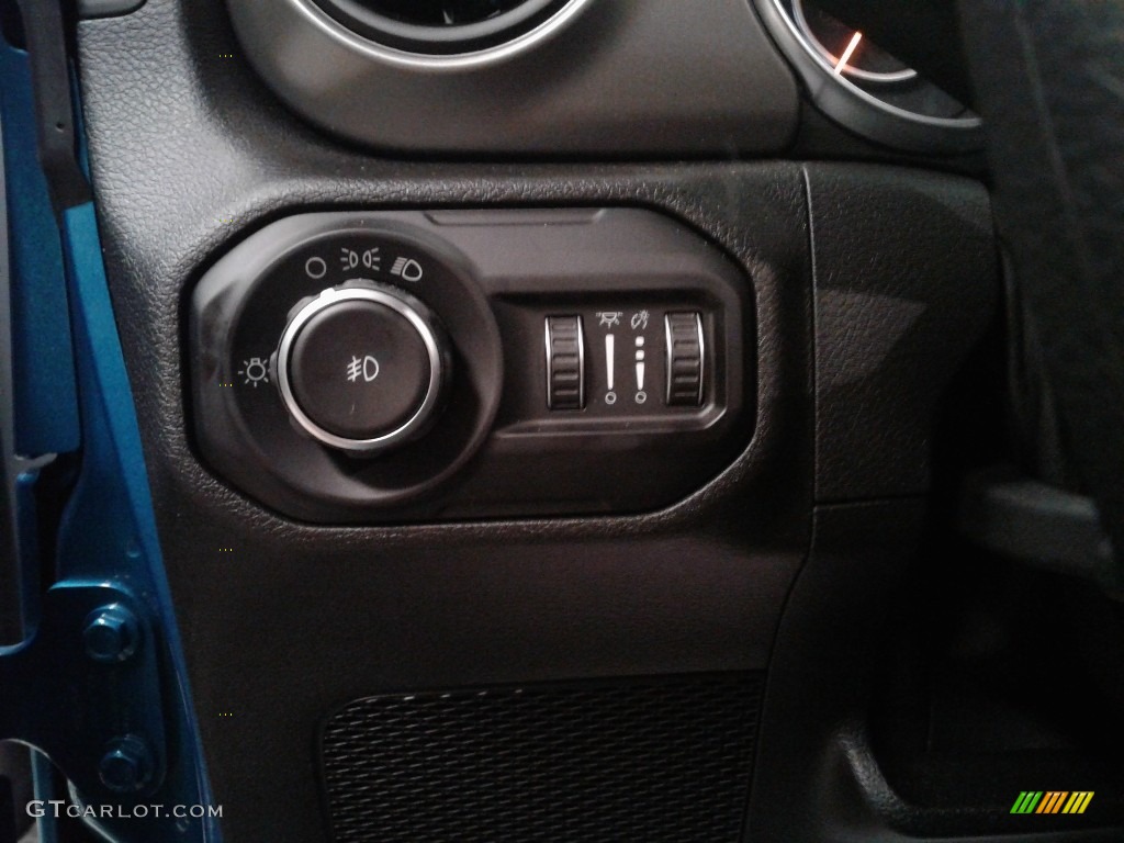 2020 Jeep Wrangler Sport 4x4 Controls Photo #136424811