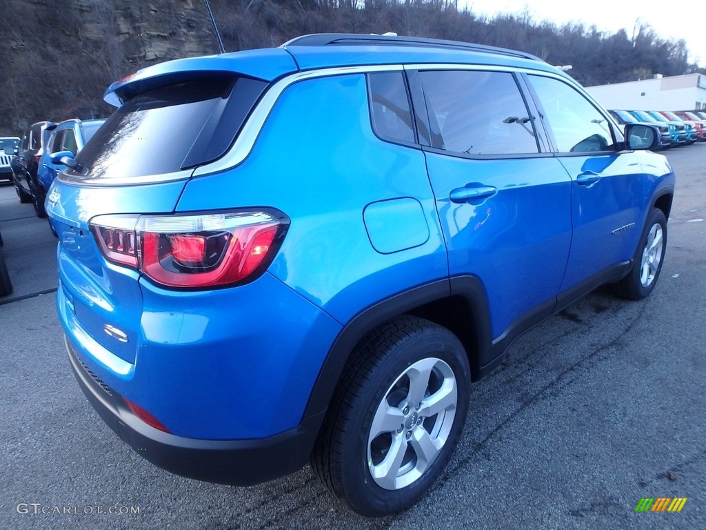 2020 Compass Latitude 4x4 - Jazz Blue Pearl / Black photo #6