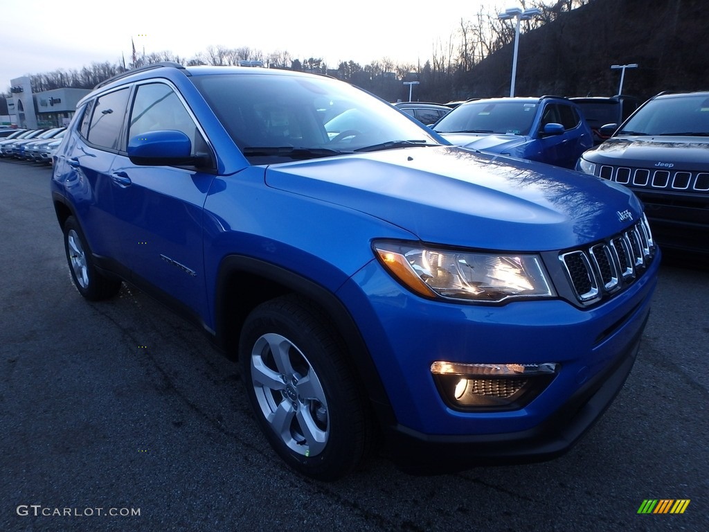 2020 Compass Latitude 4x4 - Jazz Blue Pearl / Black photo #8