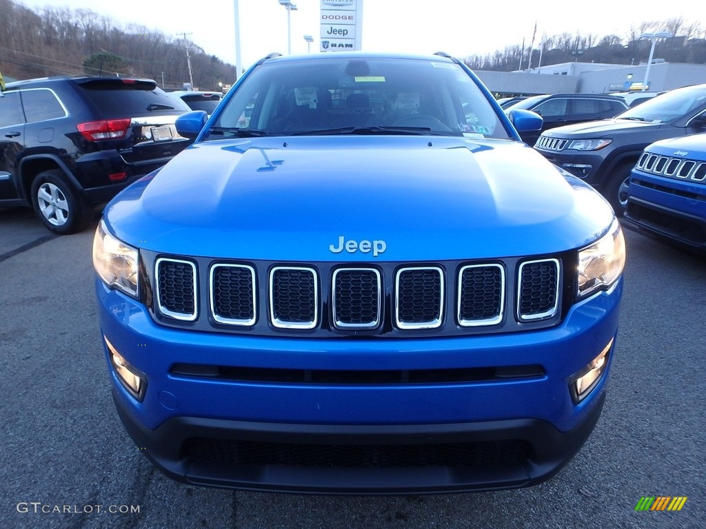 2020 Compass Latitude 4x4 - Jazz Blue Pearl / Black photo #9