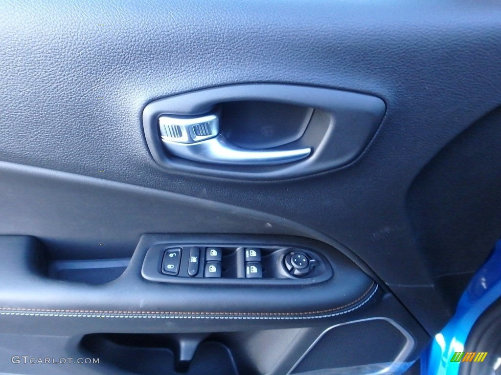 2020 Compass Latitude 4x4 - Jazz Blue Pearl / Black photo #14