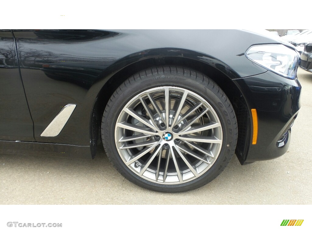2020 5 Series 530e xDrive Sedan - Black Sapphire Metallic / Black photo #2