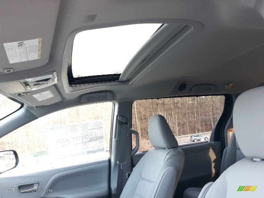 2020 Sienna XLE AWD - Midnight Black Metallic / Ash photo #5