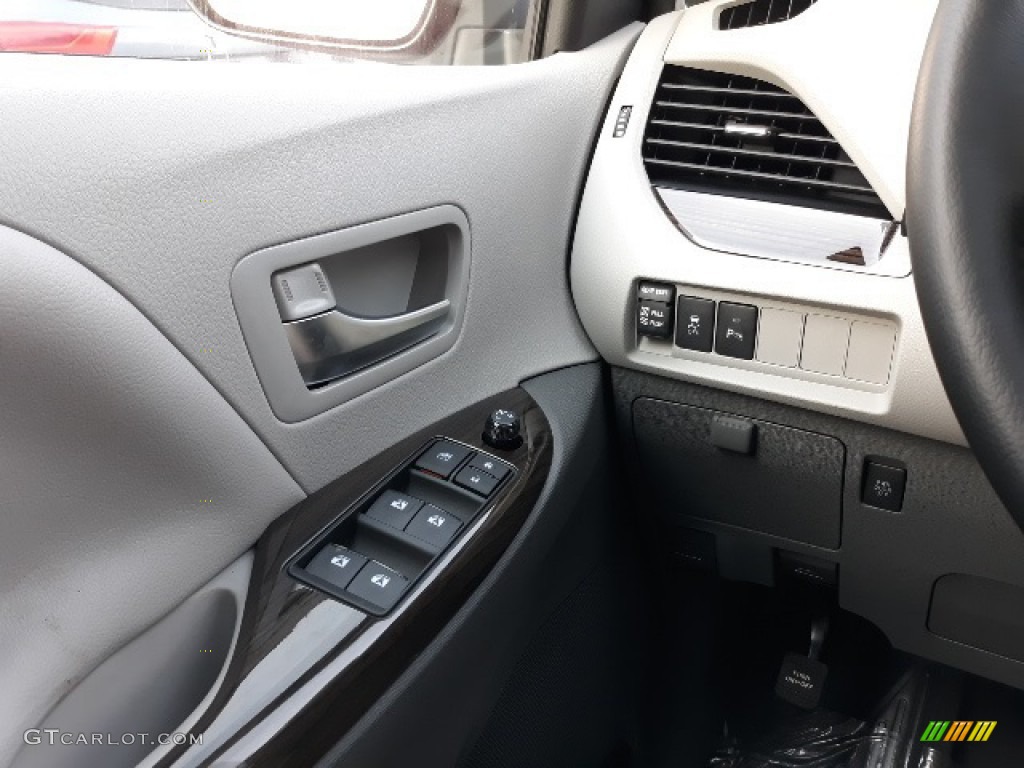 2020 Sienna XLE AWD - Midnight Black Metallic / Ash photo #12