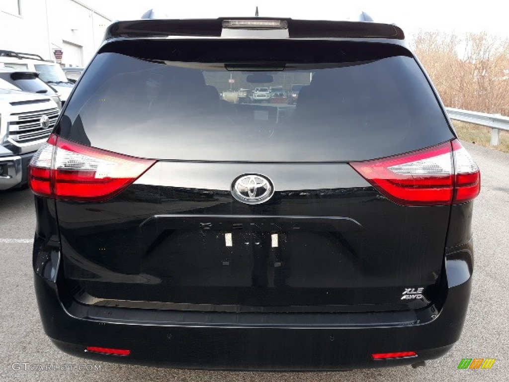 2020 Sienna XLE AWD - Midnight Black Metallic / Ash photo #16