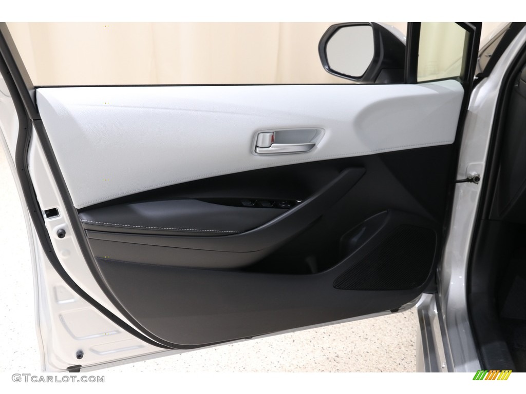 2019 Toyota Corolla Hatchback SE Door Panel Photos