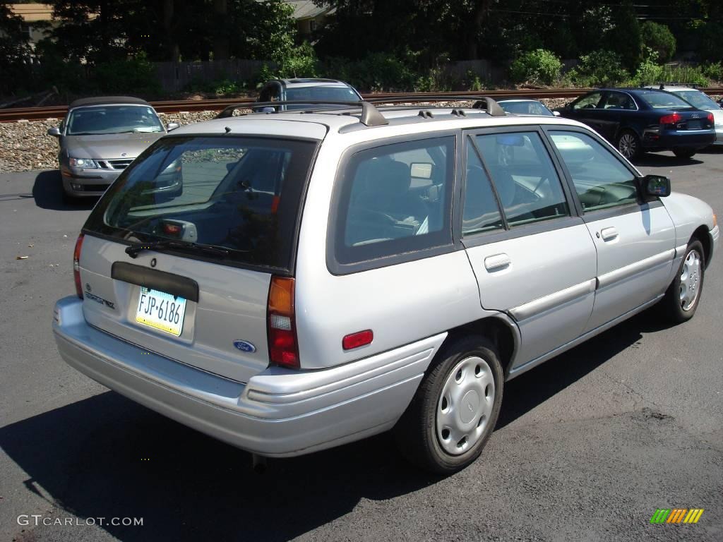 1995 Escort LX Wagon - Silver Frost Pearl / Gray photo #7